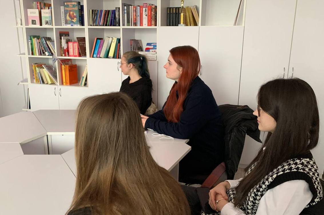 Журналісти-першокурсники під час зустрічі з Олександрою Матвійчук